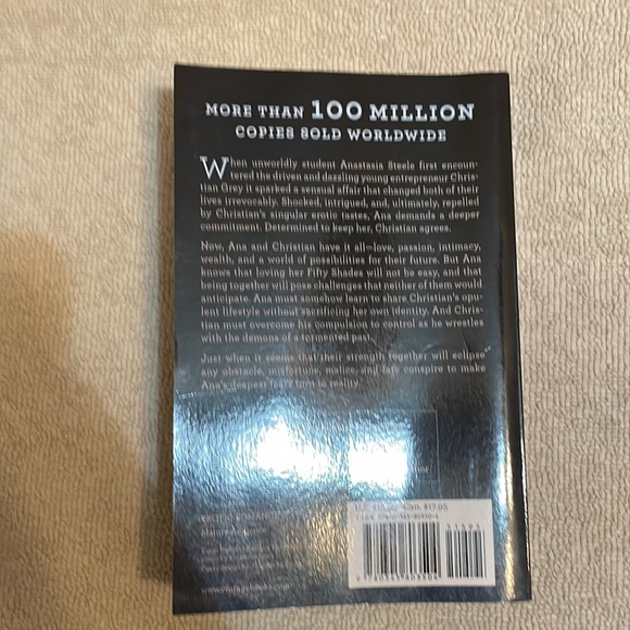 🌈2/$8  Fifty Shades Freed #3 in the Fifty Shades Series - Picture 2 of 12